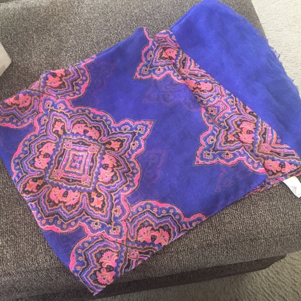 Old navy scarf